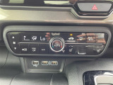 【エアコン】『エアコン装備』の画像になります。暑い夏でも寒い冬でも、車内に快適な空気を届けるので、いつでも快適な車内空間を創り上げます!