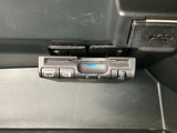 グローブBOX内のカードの取り出しもしやすい場所にETCがついています。高速道路の料金所の通過もラクラクです!。