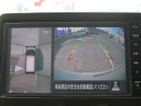 アラウンドビューモニター(車両を上から見たように表示)装着で車庫入れをサポート