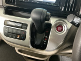 オートマチックシフトレバーは、手になじみ操作しやすい形状で安全運転にもつながります♪