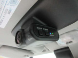 ドライブレコーダー☆いくら安全運転をしていても、事故に巻き込まれることもあります。万が一のときに証拠として使えるドライブレコーダー純正オプションで付いてます。