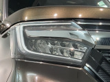 LEDヘッドライトは、点灯の瞬間から最大光量を発揮し、突然暗くなるトンネルなどでの安定感を高めます。
