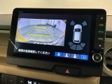リバースギアに入れるだけで後方の表示へ切り替わります。夜間や雨の日の駐車も楽になりますよ。