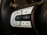 【ステアリングリモコン】ステアリングにオーディオ調節可能なスイッチが装備されていますので運転中でも視線をそらさずにオーディオの調節が可能です!