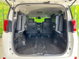 普段のお買い物や通勤、送迎等に十分な荷室スペースを確保しております。セカンドシートを倒すと、大きな荷物の積載も可能です♪