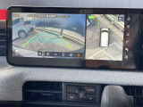 アラウンドビューモニターが進化して3D表示ができるようになりました!混雑する駐車場などでもクルマの周囲が8つの視点から見えるので、安心して発進できます。