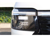 LEDヘッドライトで夜間の視認性も高く、更にオートライト搭載で、車外の明るさを感知し自動でライトを点消灯します。またエンジンOFFにすれば一緒に消灯し、消し忘れやトンネル走行時などに非常に重宝します!