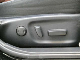 パワーシート搭載。微妙な調整が手軽にでき、最適なポジションで運転することが可能です。