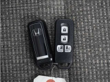 ◆スマートキー◆カギをバッグやポケットに入れたままでもドアロックの開閉ができる『スマートキー』付き!雨天や暗くなってもカギを取り出す必要がなくドアの開錠&エンジンも始動できます
