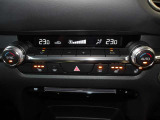 運転中の操作も簡単に出来る、ダイヤル式のオートエアコンです! 運転席&助手席シーヒーターもついています!
