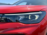 LEDマトリックスヘッドライト「IQ.LIGHT」HD。フロントカメラで対向車や先行車を検知、マトリックスモジュールに搭載されたLEDを個別に制御することで最適な配光を実現。