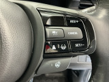 アクセルから足を離しても設定したスピードを保ち走行し、高速道路での疲労軽減に役立つクルーズコントロール、暖房が効くまでの間に手のひらをじんわり暖めてくれるステアリングヒーター付きです!