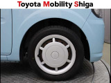 シンプルなデザインの純正ホイールキャップです。落ち着いたデザインですので車体と一体感があります。