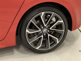 タイヤサイズは225/40R18!純正アルミホイール!納車前の点検時にタイヤ交換させていただきます!
