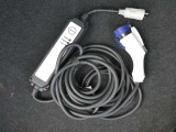 充電に欠かせない充電ケーブルがラゲッジに収納されております。