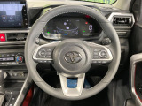 インテリアに合わせたデザインのステアリングは、運転される方のことも考え、運転しやすい形状、大きさです。是非一度、実際に触ってお確かめください。