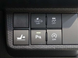 スマートアシストの安全装備がついております!衝突軽減ブレーキやペダル踏み間違い抑制機能などが備わっておりますので安心ですね☆詳しくはスタッフにお尋ねください(^^♪