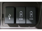 スマートフォンなどの音楽再生が可能なUSB接続ジャック装備車両です♪♪♪
