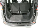 サードシートを格納すると大きな荷台スペースとなります サードシートを起こした状態でも荷物はもちろん詰めます 使用用途に応じてアレンジしてください
