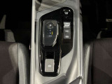 【オートブレーキホールド機能】運転者のブレーキ操作によって停車した際に、自動的にブレーキ力を保持。ブレーキ力が保持されているときにアクセルペダルを踏むと、自動的にブレーキが解除され、発進します☆