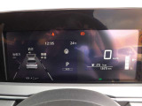 アドバンスドドライブアシストディスプレイ。ドライバーが必要な情報をグラフィカルに表示。大型のスピードメーターと一体化することにより、ドライバーの目線移動を極力抑え、安全運転をサポートします。