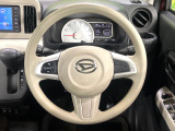 インテリアに合わせたデザインのステアリングは、運転される方のことも考え、運転しやすい形状、大きさです。是非一度、実際に触ってお確かめください。
