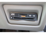 有料道路のレーン通過に便利なETC車載器を装着しています。ご利用にはセットアップが必要となります。