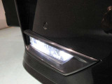 フロントLEDフォグランプです鮮やかな日光色で明るく足元を照らします。