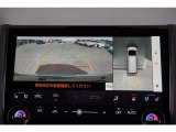 【パノラミックビューモニター】 後退時に車両の後ろ側を表示するだけでなく上から見たような映像で車庫入れなどバックする際に安心です。
