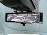 車両後方のカメラ映像を映し出し、車内の状況や、天候などに影響されずいつでもクリアな後方視界が得られるインテリジェントル-ムミラ-が装備されております。