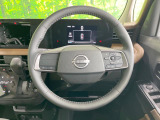 インテリアに合わせたデザインのステアリングは、運転される方のことも考え、運転しやすい形状、大きさです。是非一度、実際に触ってお確かめください。