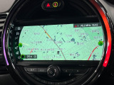 ●純正ナビ:一体感のあるナビは、高級感ある車内を演出してくれます。オーディオ機能も充実しておりますので、運転もより楽しめます♪