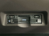 高速道路で便利な【ETC2.0】を装備しています。光ビーコン搭載で渋滞情報などナビゲーションと連動することで機能も充実いたします。他、観光施設に立ち寄るための高速料金割引サービス等もございます。