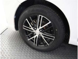 かっこいいホイールですね。 車のイメージを大きく左右するホイール部分はコダワリを持ちたいですね。