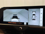 パノラミックビューモニターを装備。駐車場や交差点でクルマを真上から見るように周囲を確認できます。機能の詳細は販売店スタッフまでおたずねください。