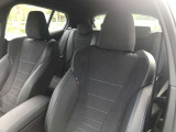 【助手席シート】運転席シート同様長時間乗車・スポーツドライビングでも疲れにくい形状にセッティングされたシートを装備しております。