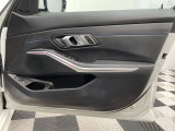 遠方のお客様大歓迎です。お気軽にお問い合わせ下さいませ。全国各BMW正規販売店で保証サービスを受けられるようご納車させて頂きますますのでご安心下さいませ!