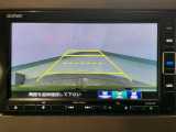【バックカメラ】運転が苦手な方も車庫入れラクラクです!ギアをリバースに入れれば自動的に切り換わりますので、面倒な操作は不要です♪狭い駐車場もお車を傷つけず安心ですね!
