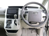 操作性と視認性に優れた運転席