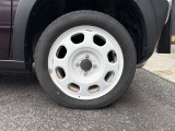 【純正ホイール】純正設計ならではの美しいデザインと精密な仕上げで、車両全体のスタイリングを引き立てます。