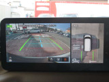 アラウンドビューモニター(車両を上から見たように表示)装着で車庫入れをサポート