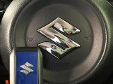 【キーレススタートシステム】カバンやポケットに入れたままでもドアの施錠・解錠が可能なスマートキーを装備。エンジンのオン・オフ時もカギを取り出す必要が無いからとっても便利です♪