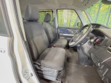 運転席シート廻りは使用感も少なく、良好な状態となっています。丁寧に使われていたことがよくわかりますね。