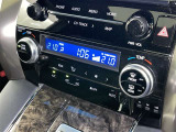 左右独立温度コントロールフルオートエアコンです。運転席、助手席それぞれで独立して温度設定ができます。冷え性の方が乗っても安心ですね♪
