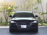 ●Audiが最初に採用したLEDポジショニングランプ。シャープなラインで昼間でも点けていたいと思うほど上品でオシャレです。夜間走行時はさらに目立ちます!