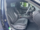 人間工学に基づいて設計されたシートは車のもっているドライビングフィールを存分にドライバーに伝えてくれるクオリティの高い仕上がりとなっています。