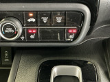 運転席/助手席シートヒーターで寒い日もすぐに温かくなり快適に過ごせます。2段階の温度調整が可能です