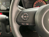 運転中、オーディオの操作をしてて、ハッとしたことはありませんか?ステアリングスイッチは、運転中でもハンドルでオーディオの操作が可能です。安全なドライブをサポートします。