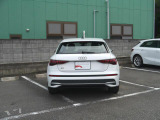 当店はアウディフォルクスワーゲンリテールジャパンの取扱車両でしたら、どちらの店舗のお車でもお取り寄せ可能です。