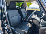 運転席のシートはホールド性に優れ疲れませんよ!